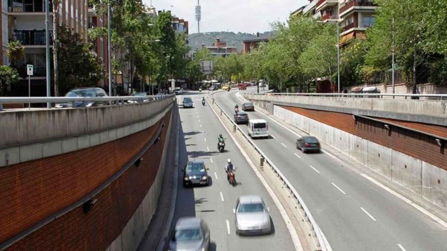 Tráfico en el centro de Barcelona / EFE- Marta Pérez