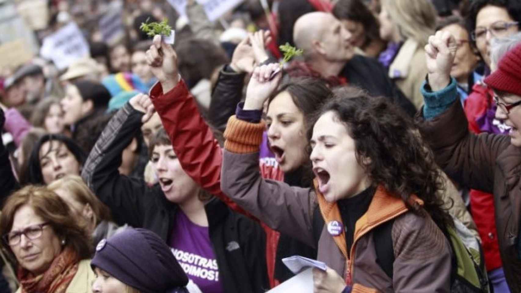 Mujeres manifestantes en una huelga en Barcelona / EFE