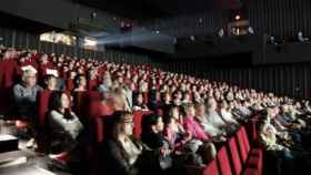 Espectadores atentos en la sala de cine / EFE