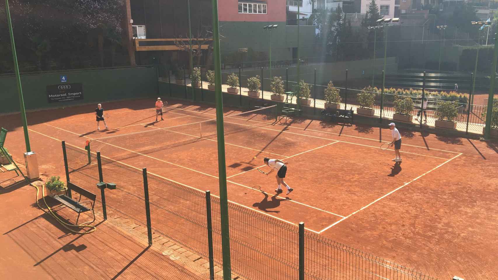 Un partido de veteranos en el Club de Tenis Barcino / A.M.