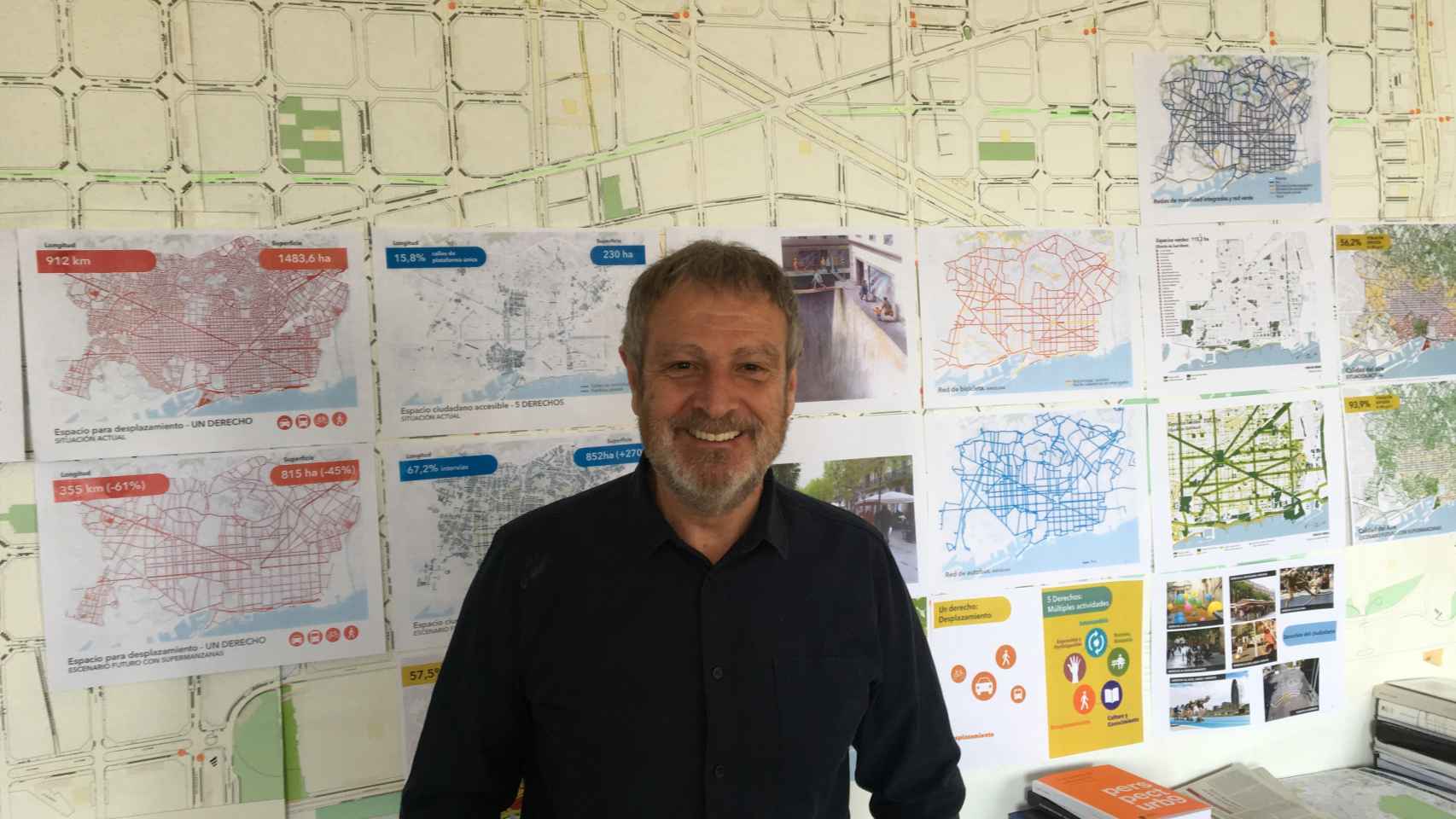 Salvador Rueda, director de la Agencia de Ecología Urbana de Barcelona, en su despacho / P. A.