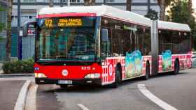 Un autobús de la línea V3 de Transports Metropolitans de Barcelona / TMB