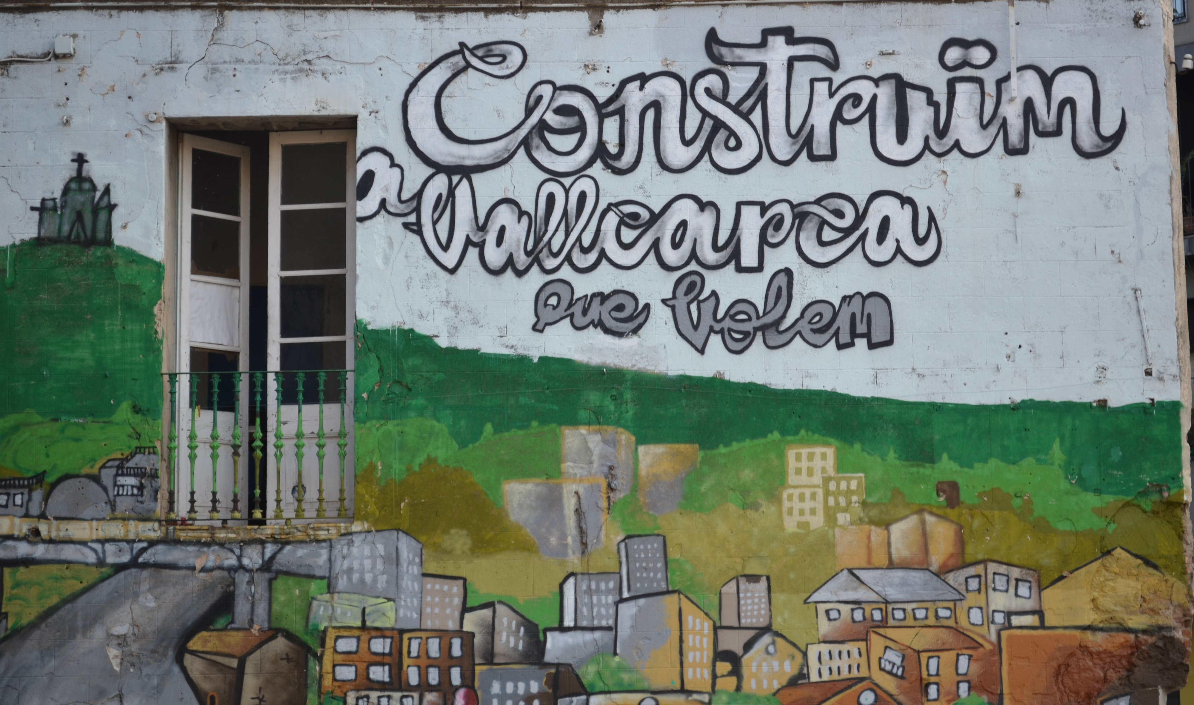Mural reivindicativo cerca de la salida de metro de Vallcarca / XFDC