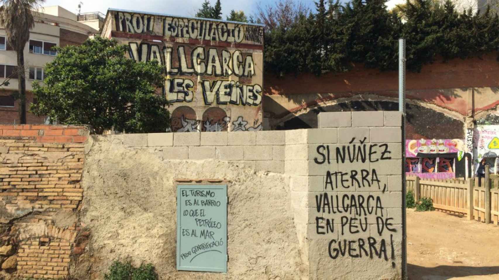 El barrio de Vallcarca lleva dos décadas esperando una transformación integral que no llega / XFDC