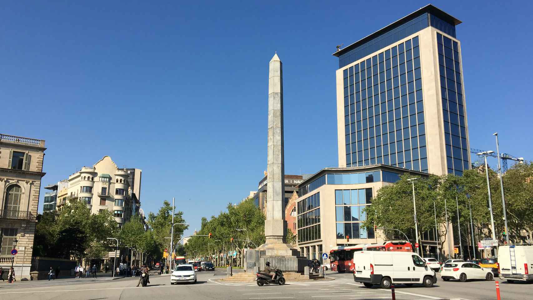 El obelisco del Cinc d'Oros de Barcelona es uno de los espacios con nombre de Borbón que se ha cambiado.