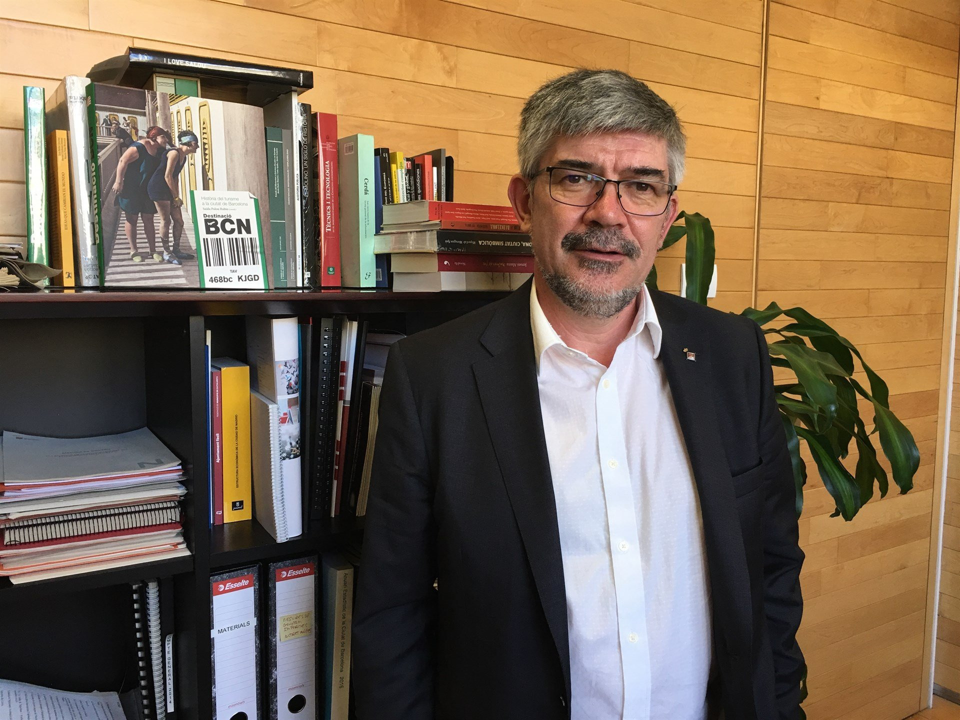 El exconcejal Agustí Colom en su despacho / EUROPA PRESS