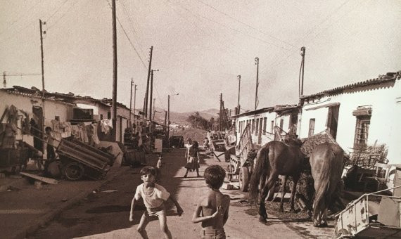 Niños del barrio de la Perona / Pepe Encinas, 1978