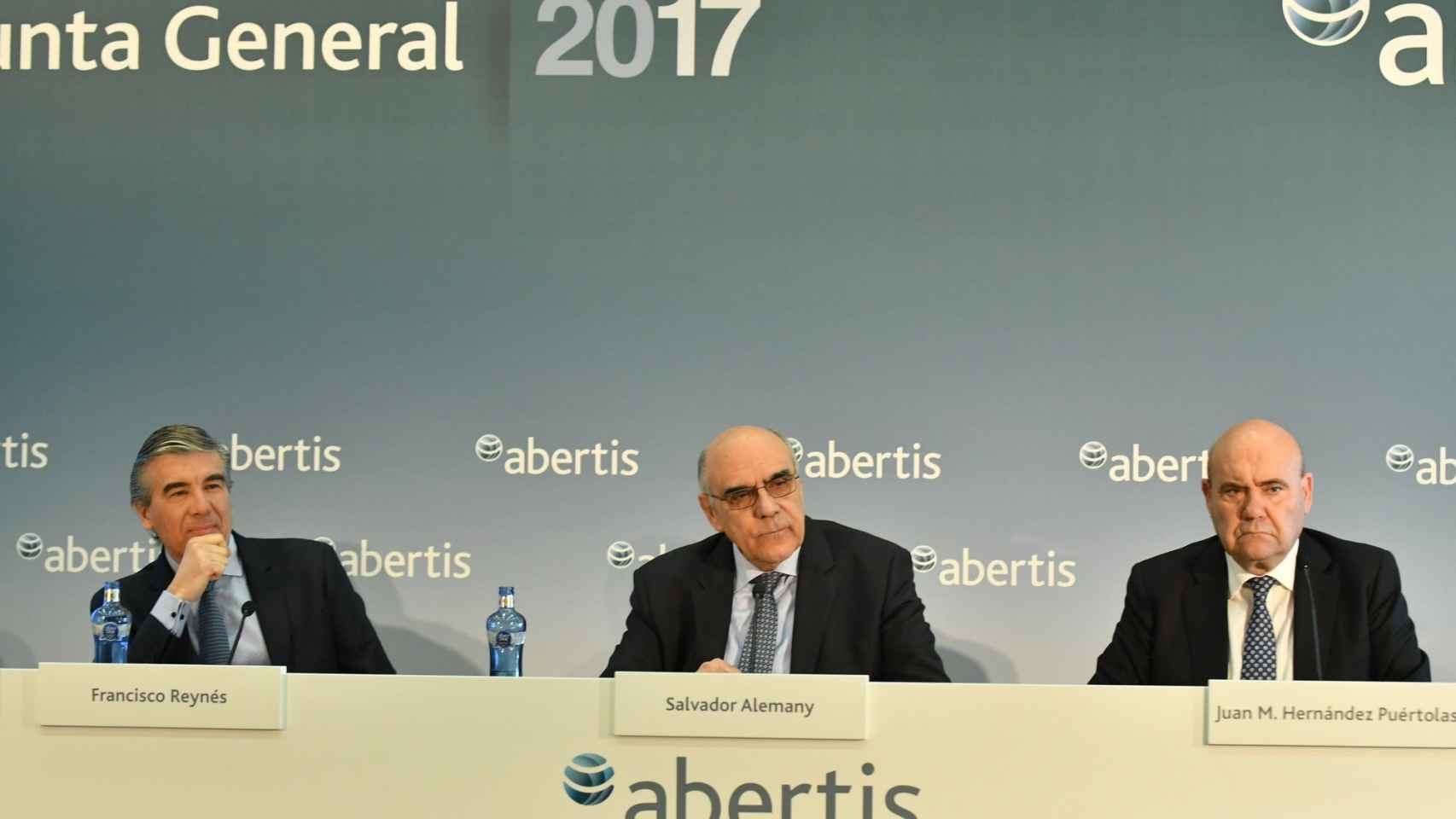 El presidente de Abertis, Salvador Alemany, junto a otros directivos / ABERTIS