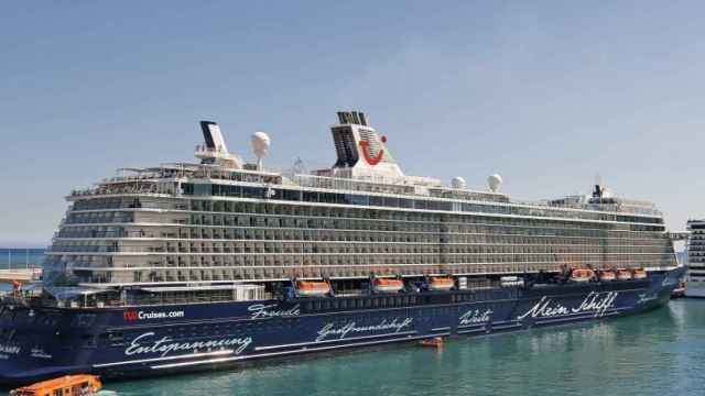 Varios cruceros atracados en el Puerto de Barcelona / PORT DE BARCELONA