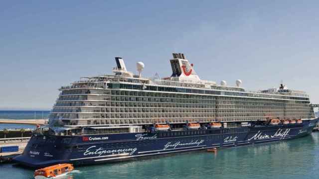 Varios cruceros atracados en el Puerto de Barcelona / PORT DE BARCELONA