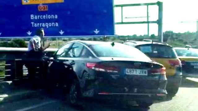 Colisión y bronca entre taxi y coche Cabify / ARCHIVO