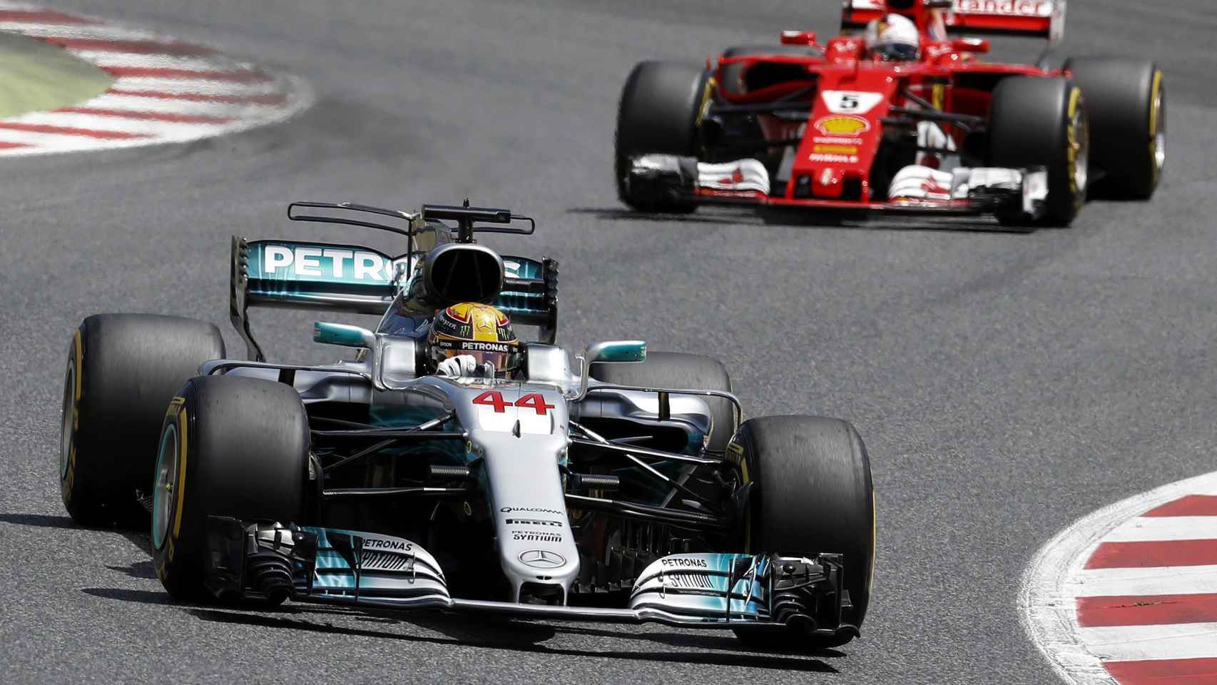 Hamilton vence a Vettel en Barcelona / EFE