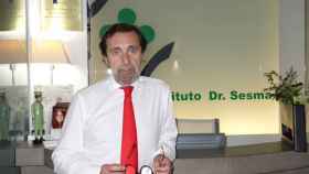 El doctor Gabriel Sesma, especialista en cirugía plástica, reparadora, estética y microcirugía.