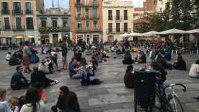La plaza del Sol, en Gràcia, está llena desde media tarde hasta la madrugada / XFDC