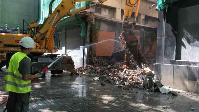 Obras de derribo del edificio de los juzgados de Lluís Companys / M.S.