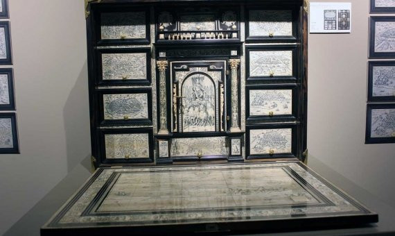 La joya de la corona del museo, un escritorio napolitano de 1609. / CR