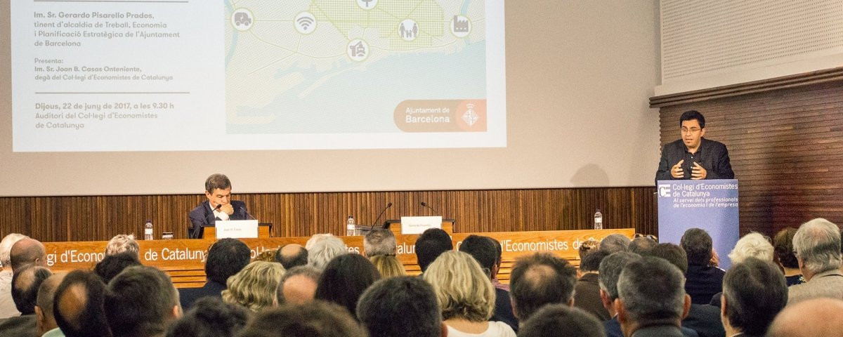 Pisarello ha defendido la gestión económica del Gobierno municipal y ha hecho varios guiños a los empresarios / AJT. DE BARCELONA