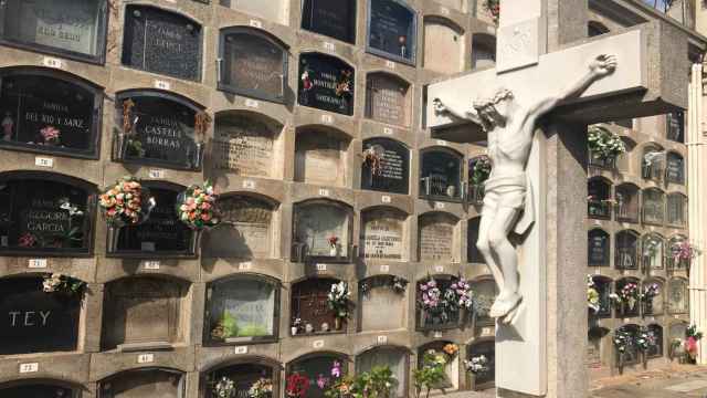 Nichos de un cementerio, en una imagen de archivo / D.G.M.