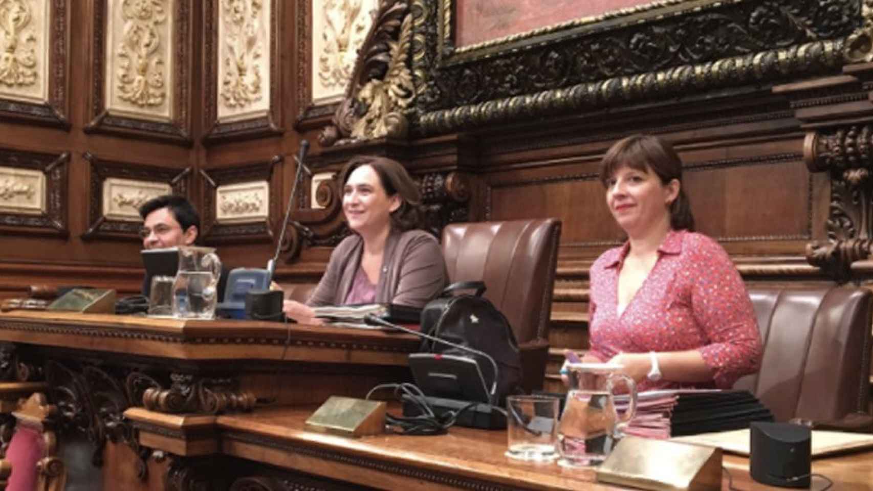 Ada Colau, Laia Ortiz y Gerardo Pisarello en un pleno del Ayuntamiento / Twitter Ayuntamiento