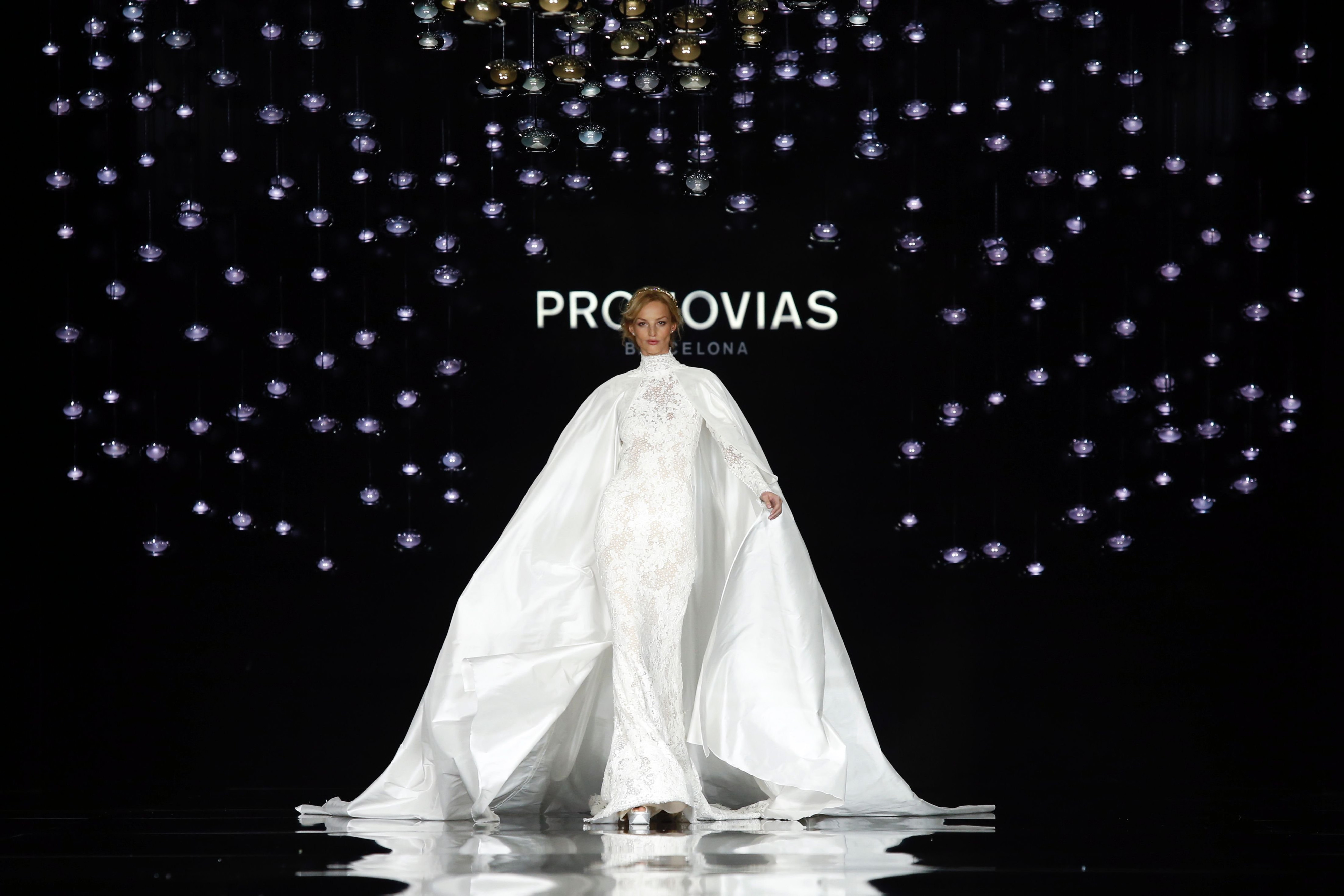 Desfile de Pronovias en la Barcelona Bridal Fashion Week / EFE - Quique García