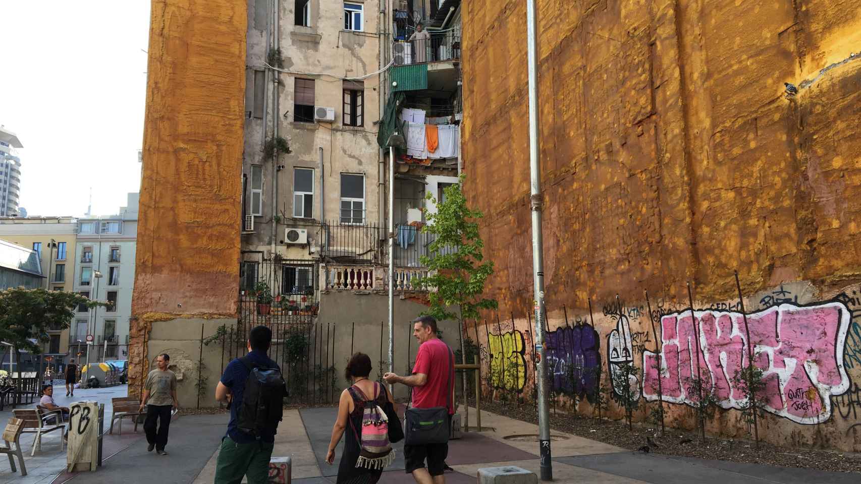 La ruta turística sobre la vida de las personas sin hogar en el centro de Barcelona / A. MAS