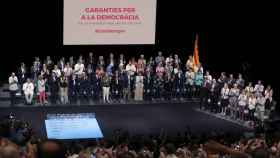 Acto de los diputados de JxSí y los miembros del gobierno catalán celebrado el 4 de julio en el Teatre Nacional de Cataluña / EFE