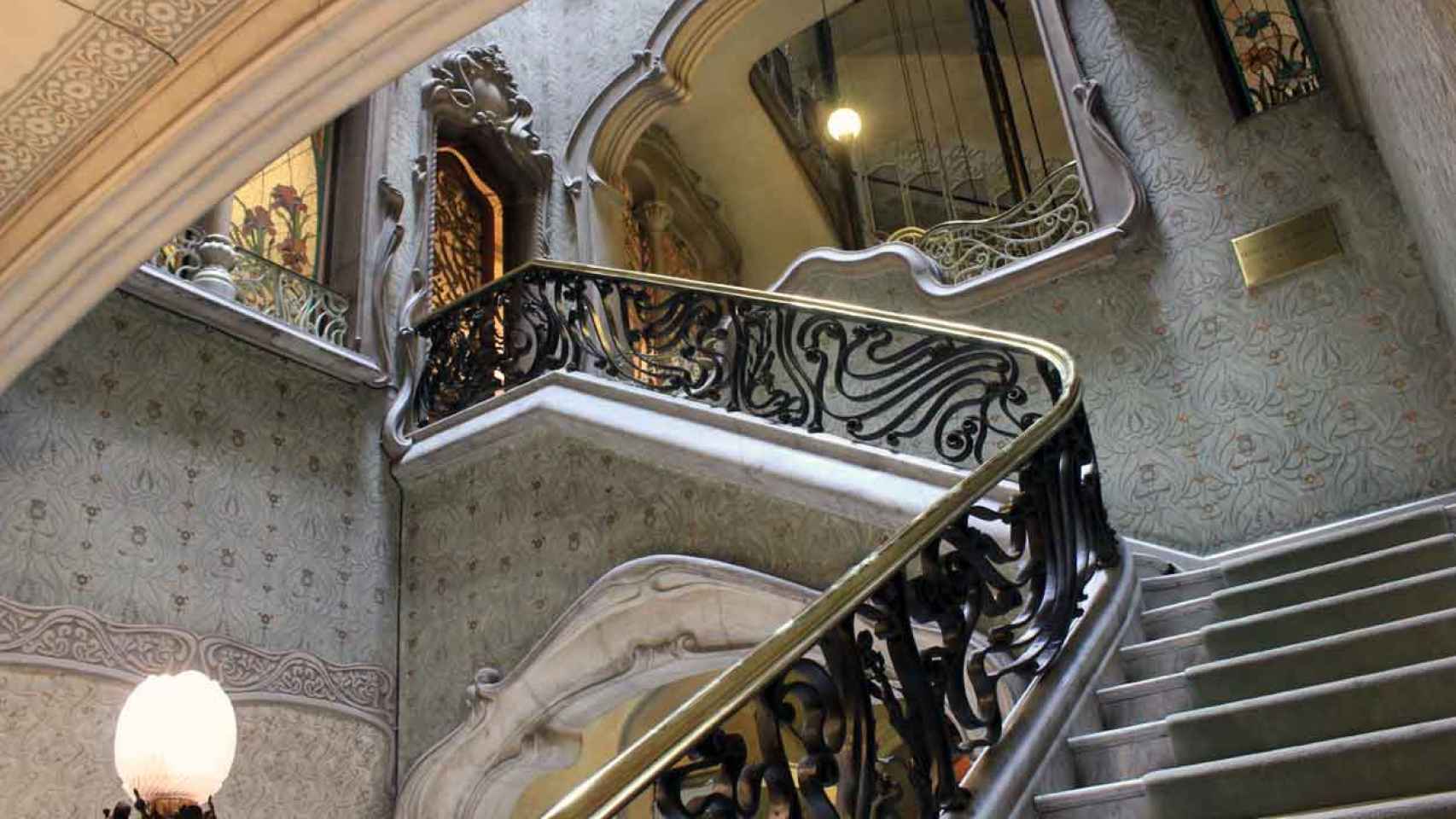 La impresionante escalera de mármol de Carrara de la Casa Felip. / CR