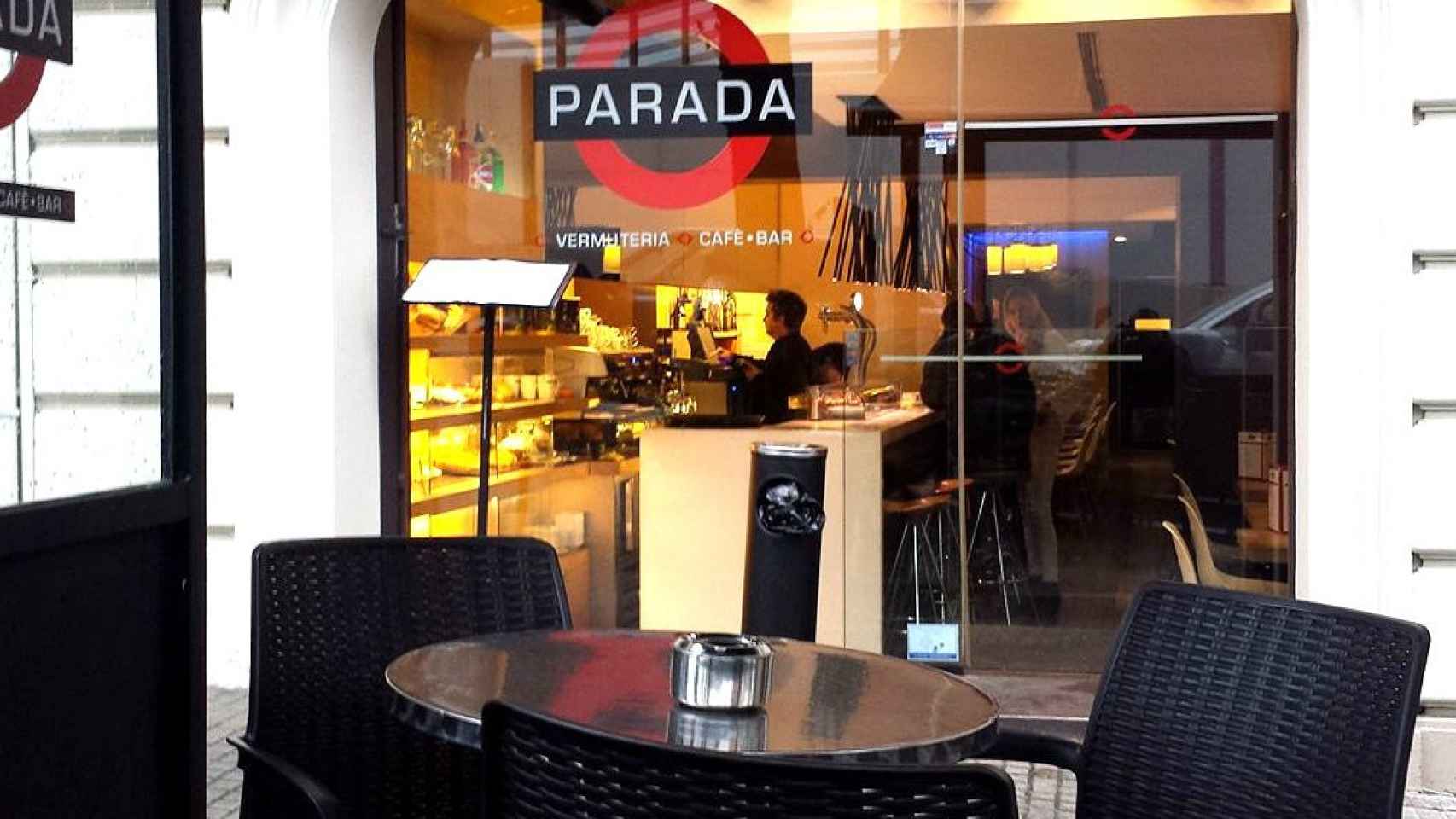 El café bar Parada es uno de los afectados por la retirada de terrazas en la calle Mandri / PARADA