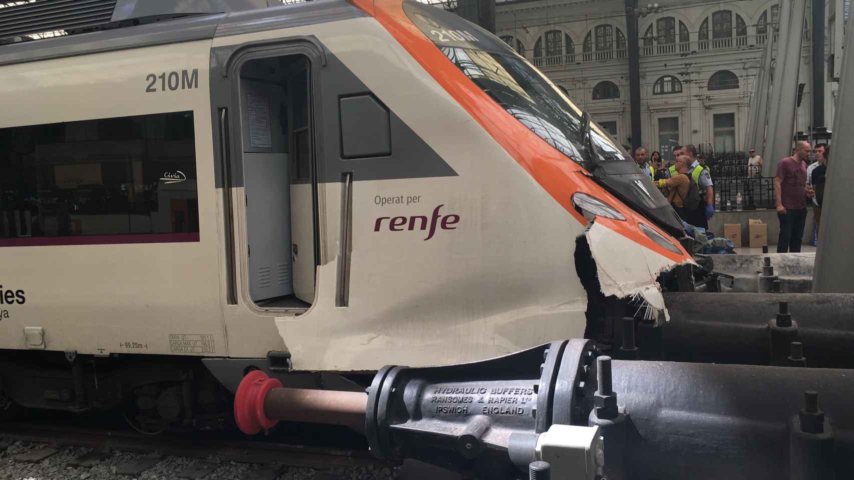 Estado del tren accidentado en la Estación de França / A.V.D