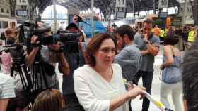 Ada Colau atiende a los medios desde la Estación de França / EUROPA PRESS