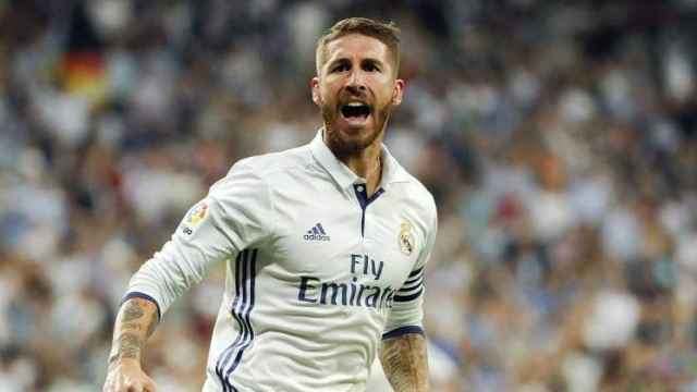 El defensa del Real Madrid, Sergio Ramos, se alegra de la posible salida de Neymar del Barça / EFE