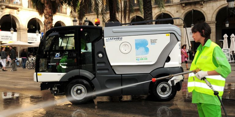 Vehículo valdeador para la limpieza viaria, Barcelona / FCC