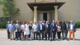 Jaume Collboni junto a los directores de los principales museos de la ciudad frente al Palau Victòria Eugènia / EP