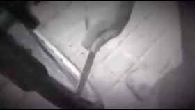 Video de Arran en el que se pincha con un cuchillo las ruedas de las bicicletas