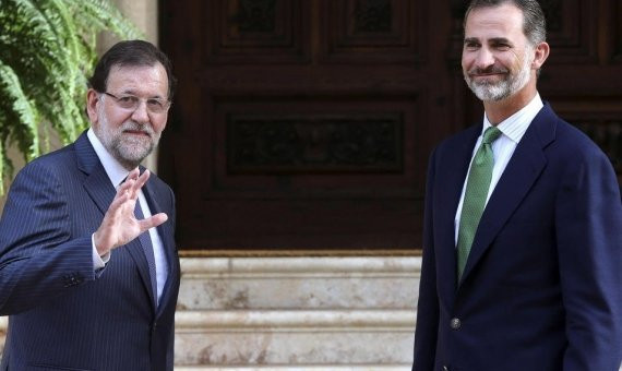 Felipe VI y Mariano Rajoy antes de reunirse en el palacio de Miravent / EFE