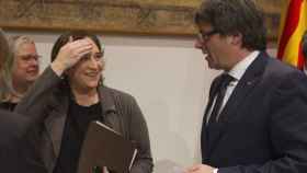 Ada Colau y Carles Puigdemont durante un encuentro para acercar posturas sobre el 1-O / EFE