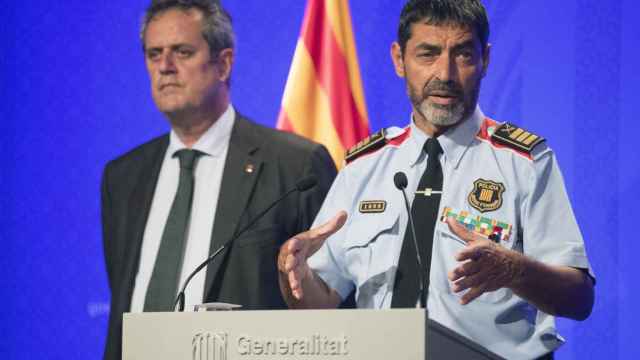 El mayor de los Mossos d’Esquadra, Josep Lluís Trapero, junto al conseller Joaquím Forn / EFE