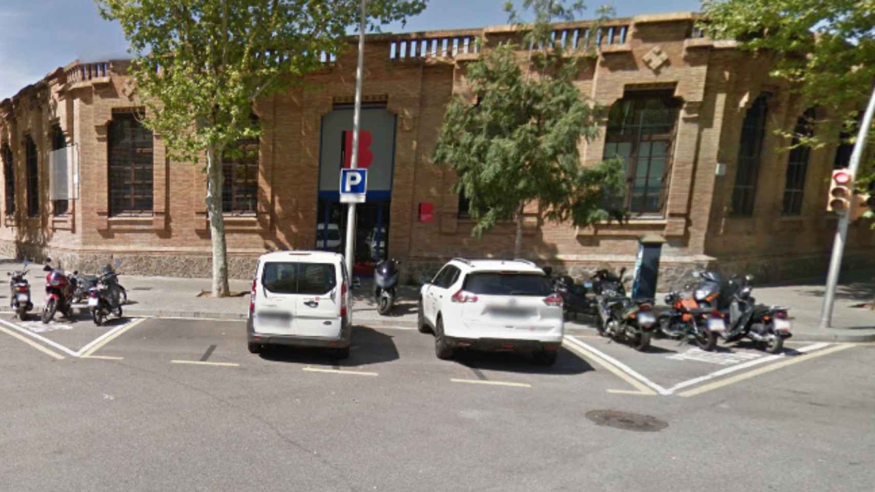 Exterior del centro de urgencias y emergencias sociales de Barcelona en Poblenou / Google Maps