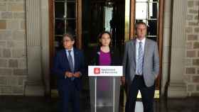 El delegado del Gobierno, Enric Millo, la alcaldesa de Barcelona, Ada Colau y el conseller de Interior, Joaquim Forn, a la salida de la Junta Local de Seguridad de Barcelona