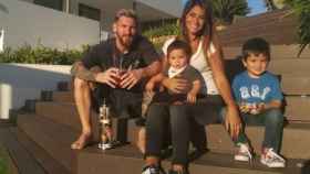 Messi y Antonella posan con sus hijos, en una imagen de archivo / INSTAGRAM