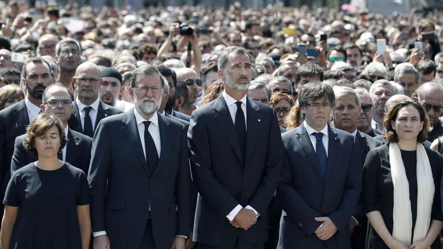 El Rey Felipe VI, en el minuto de silencio del pasado viernes en Barcelona / EFE