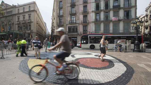 El mosaico de Joan Miró en la Rambla de Barcelona / EFE/ Marta Pérez