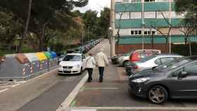 Vehículos aparcados en zona verde / PABLO ALEGRE