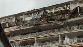 Estado en el que ha quedado el edificio tras el derrumbe del balcón / MARIA TERESA BLASCO