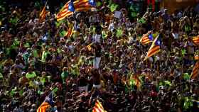 Cientos de miles de personas se han congregado en el centro de Barcelona / EFE/Alberto Estévez