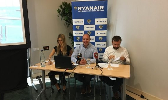 Kenny Jacobs durante la rueda de prensa de Ryanair / PABLO ALEGRE