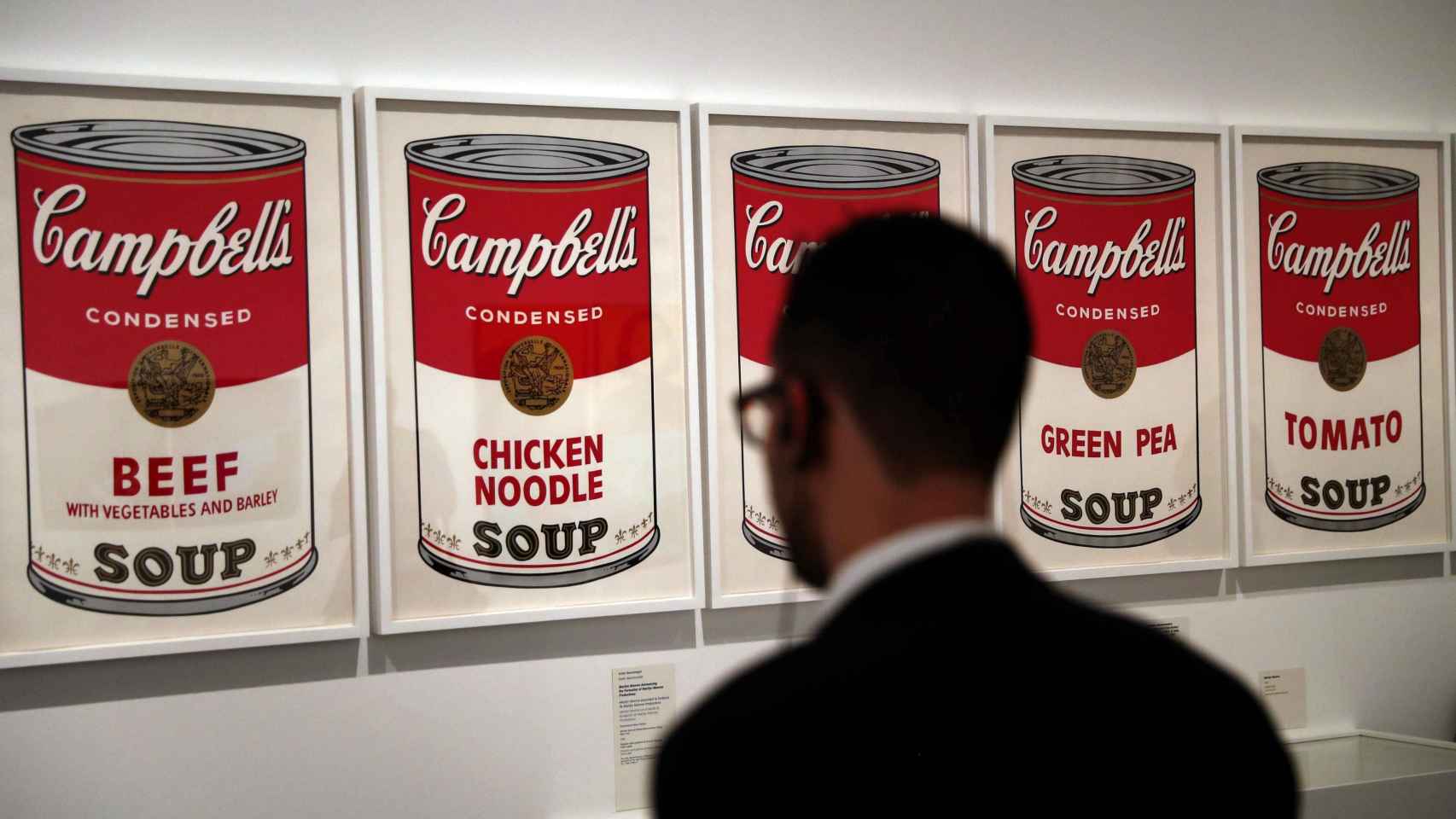 La obra Sopa Campbell's de 1968, una de las más de 350 obras que forman parte de la exposición / EFE