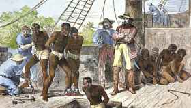 Embarque de esclavos en la costa africana con destino a Estados Unidos. Siglo XIX / BRIDGEMAN - INDEX