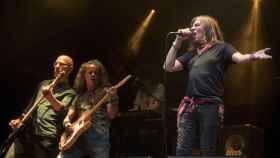 Los miembros del grupo de rock, Sopa de Cabra, durante una actuación en Barcelona / EFE