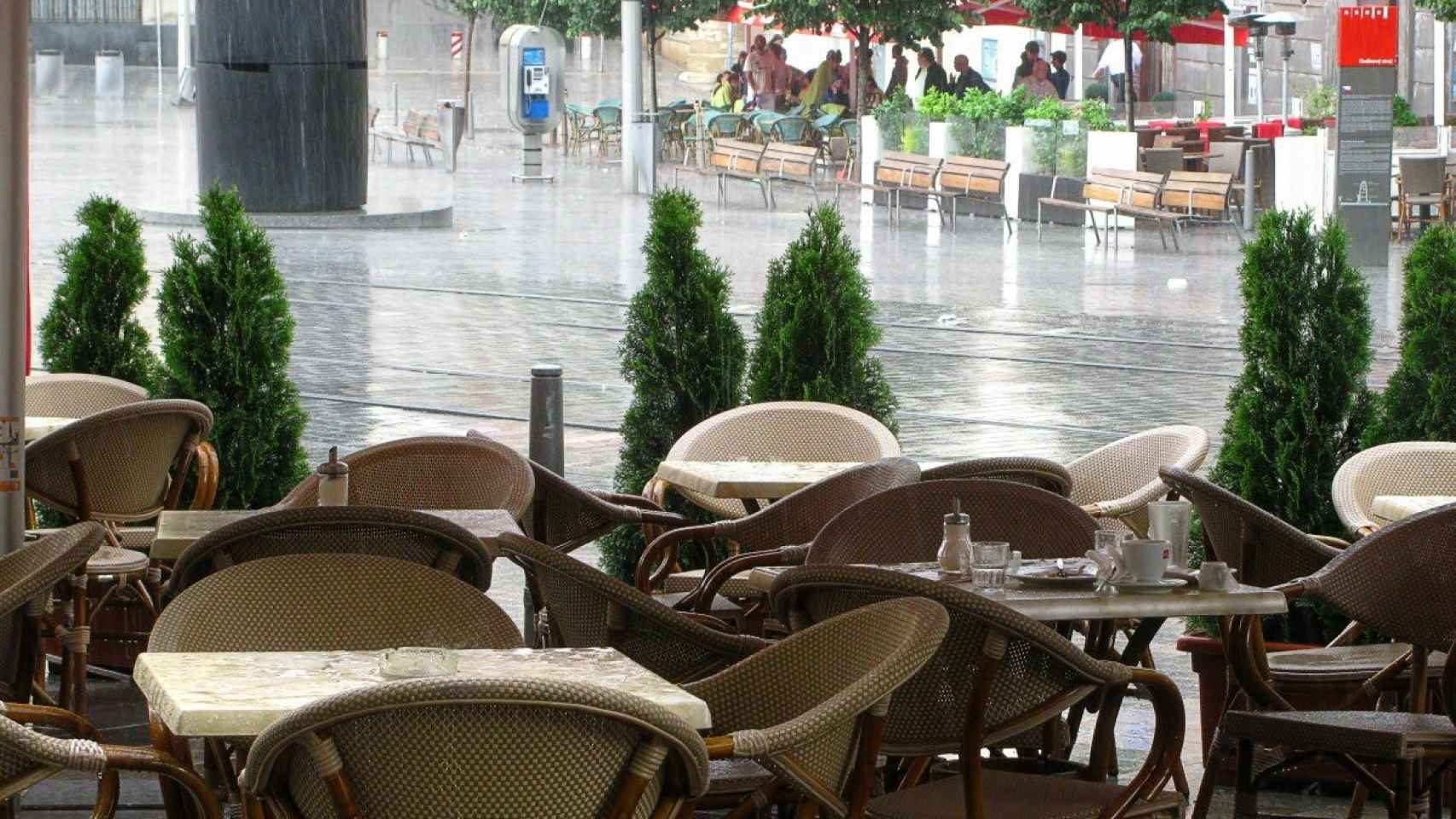 Lluvia en una terraza